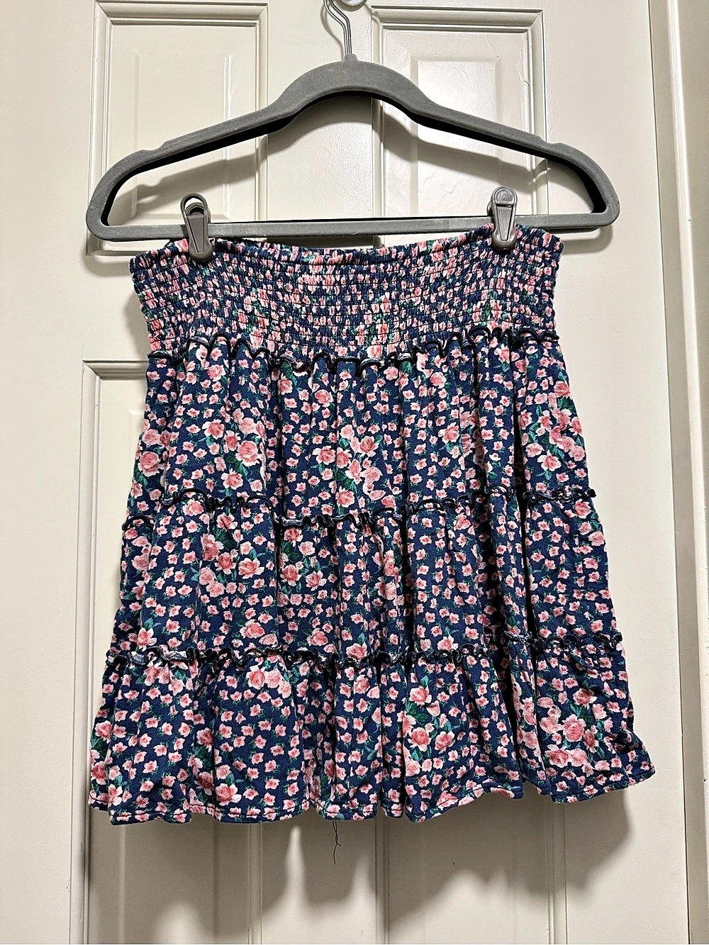 American Eagle Floral Tiered Mini Skirt Blue & Pink Size Large